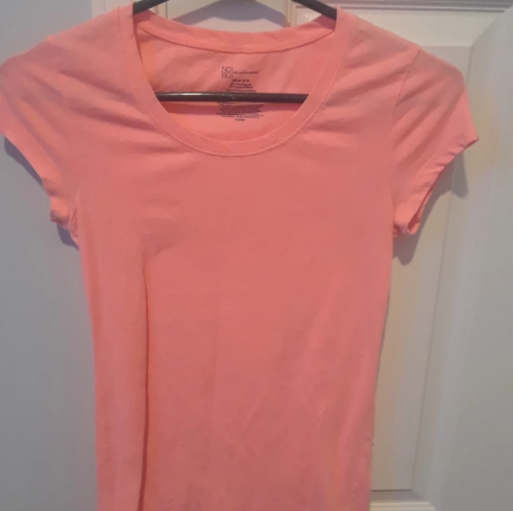 Orange scoop neck tshirt